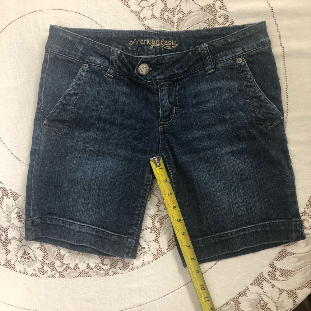 American Eagle girls’ size 6 jean shorts. Perfect for school!